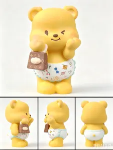 背尿布小熊