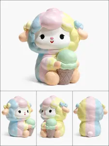 抱冰淇淋卷发娃娃